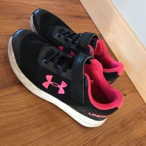 Kids Under Armour shoe